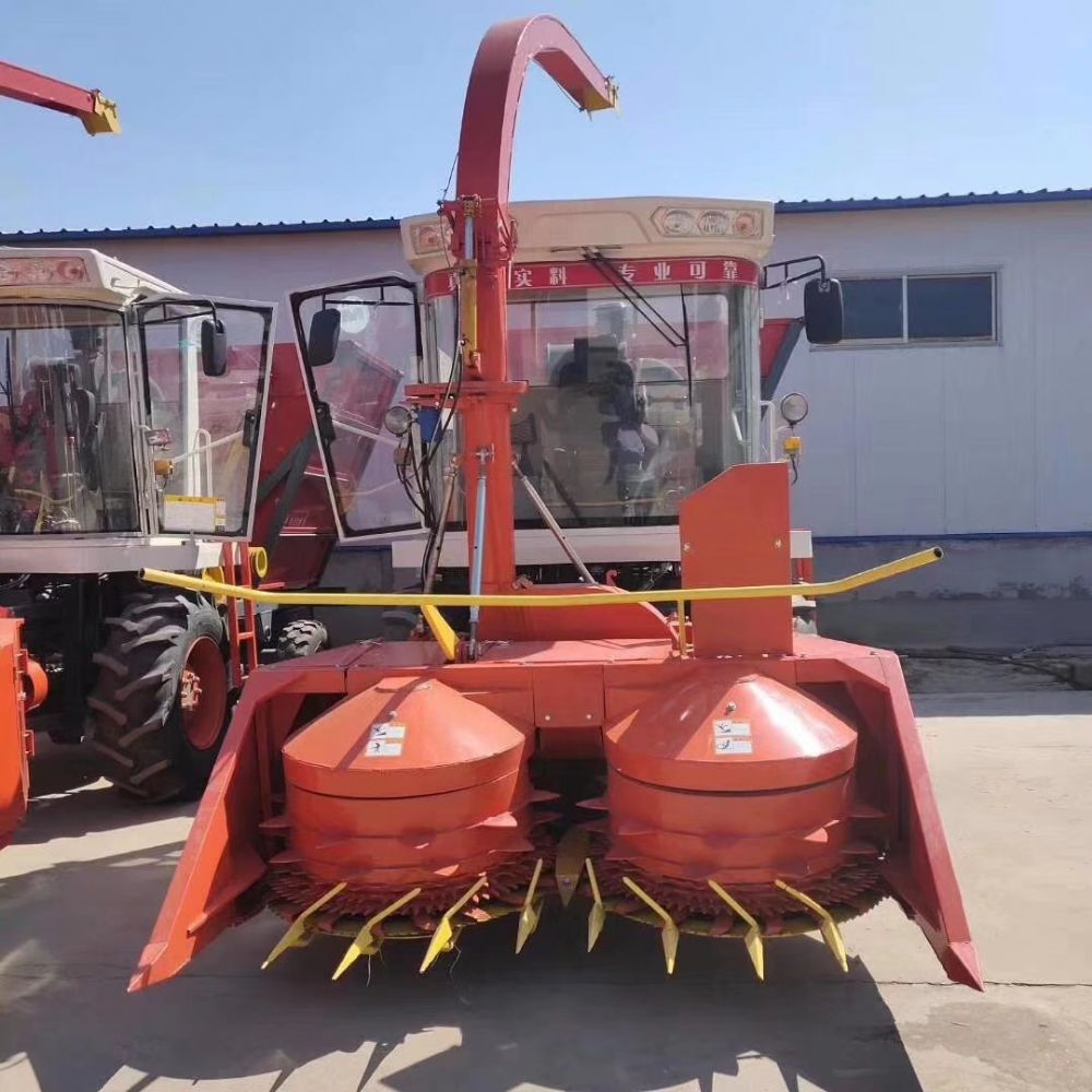 自走式青儲(chǔ)機(jī)